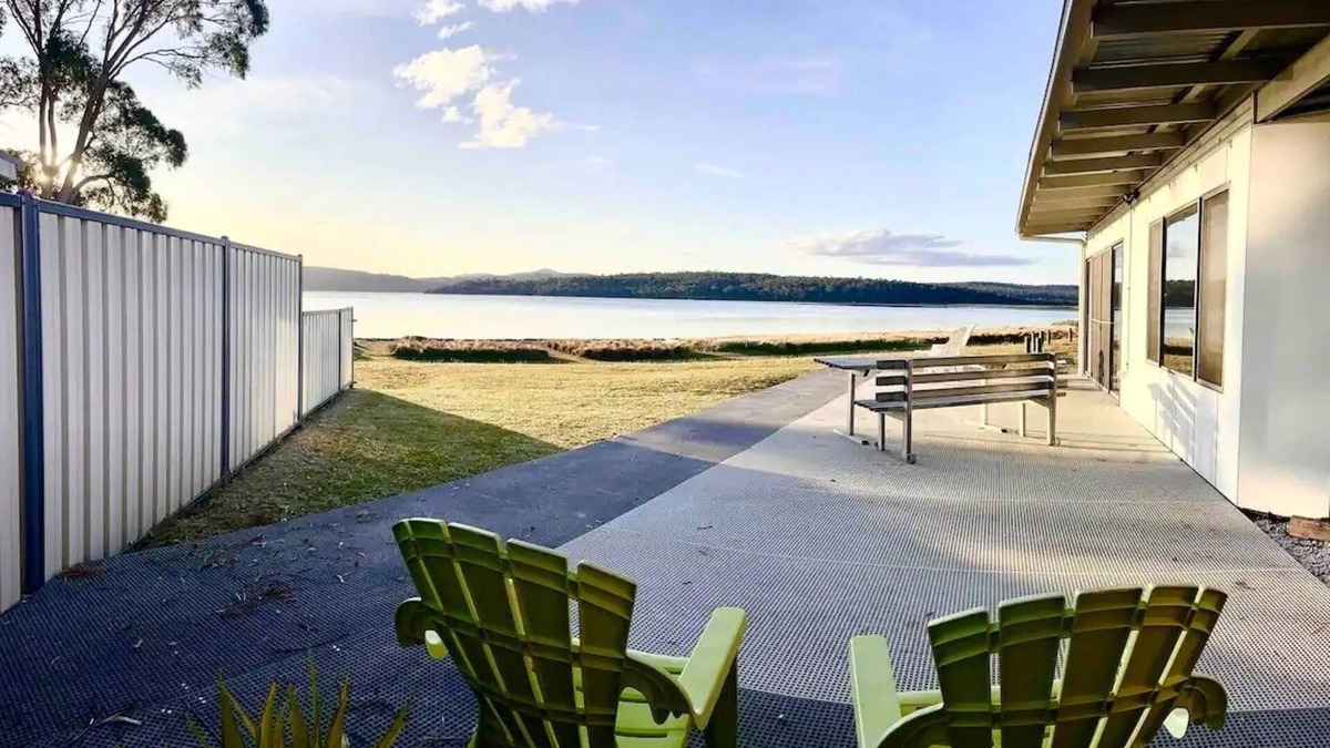 Stieglitz House | Absolute waterfront - Family & pet friendly house