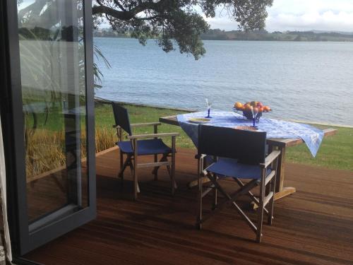 Clarks Beach Apartment | Absolute Waterfront Serenity Near Auckland
