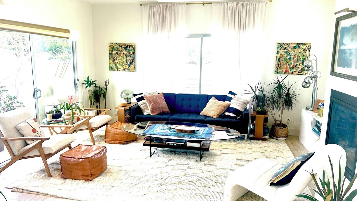 Sunset Park House | AC, Huge private deck in family friendly area near Beach, Shops and Clover Park
