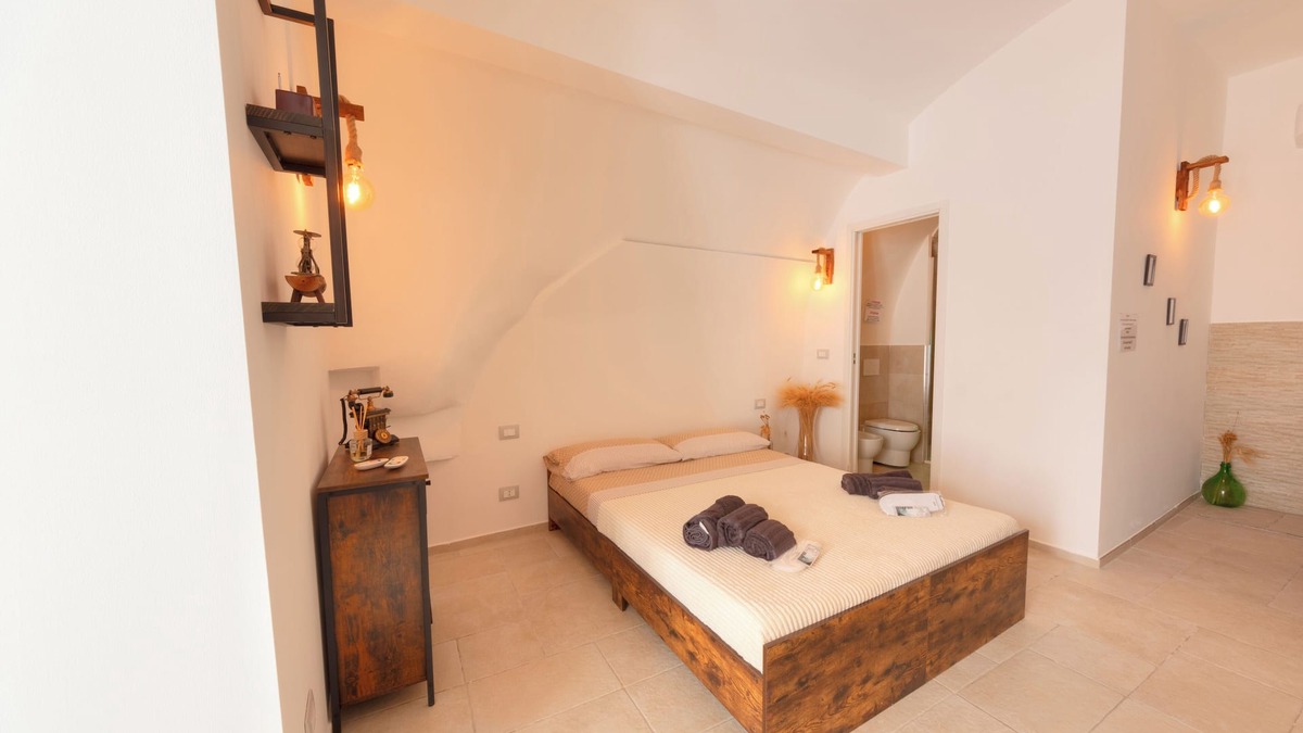 Adelfia Bed & Breakfast | 'ACA Luxury Suite with Jacuzzi,thus enjoying a range of modern amenities.