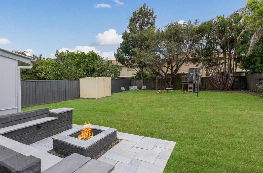 Acacia Ridge House | Acacia Ridge Cottage - Firepit, Kids Cubby, Games