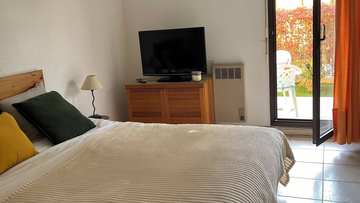 Frejus Port Apartment | Acapoulco two-room seafront promenade Garden level