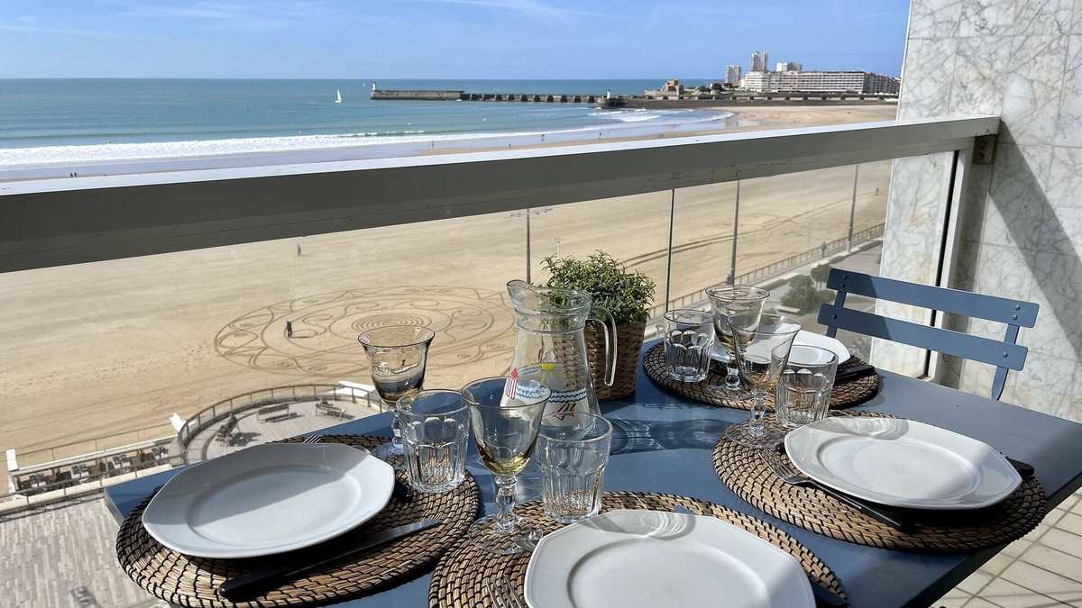 Les Sables d'Olonne Apartment | Accès direct à la Plage + Garage fermé