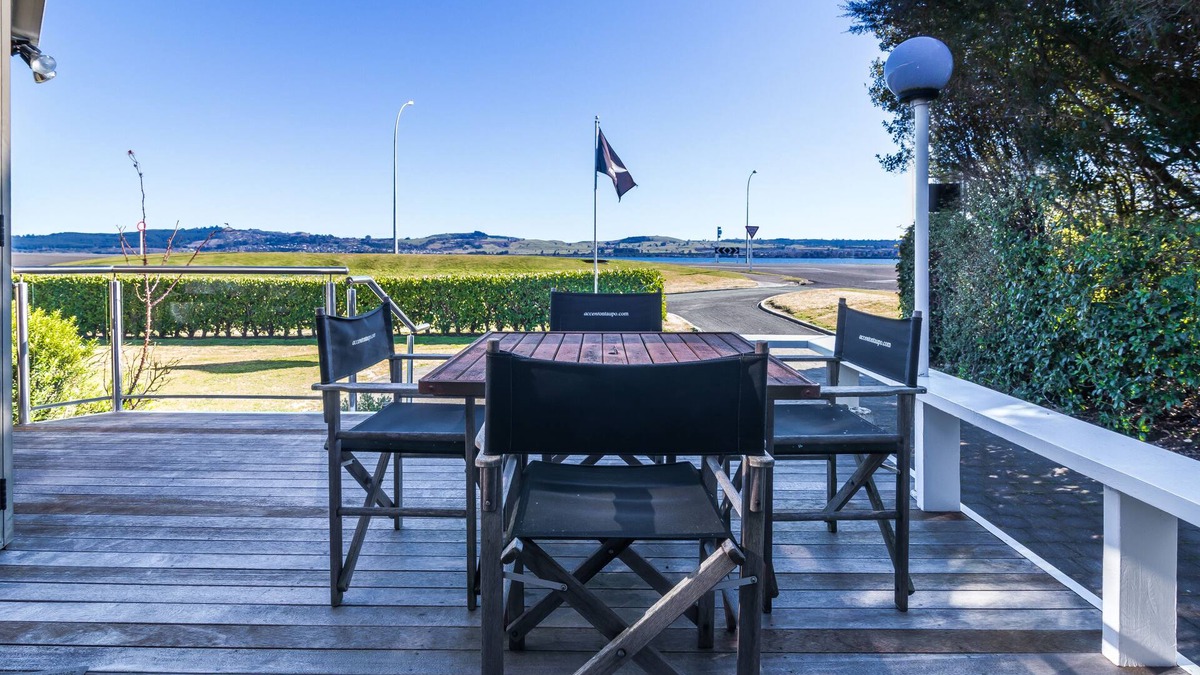 Two Mile Bay Hotel | Accent on Taupo