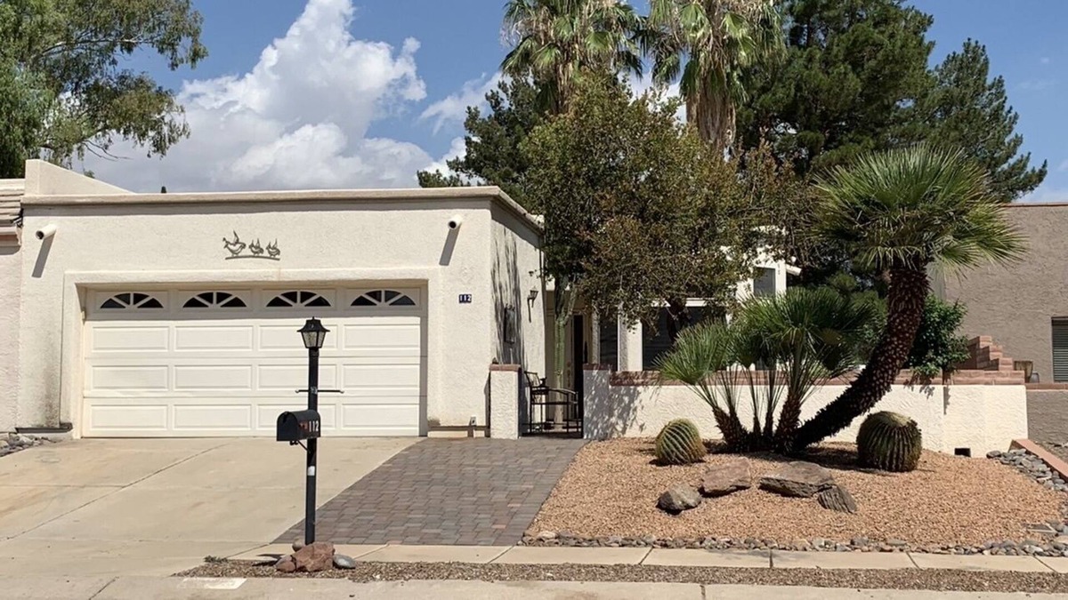 Country Club Estates House | Accepting shorter term rental during July-Aug 2024! 5-day minimum!