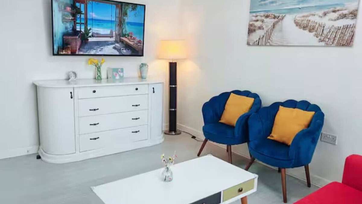 Port Talbot House | Accessible beach bungalow near Aberavon