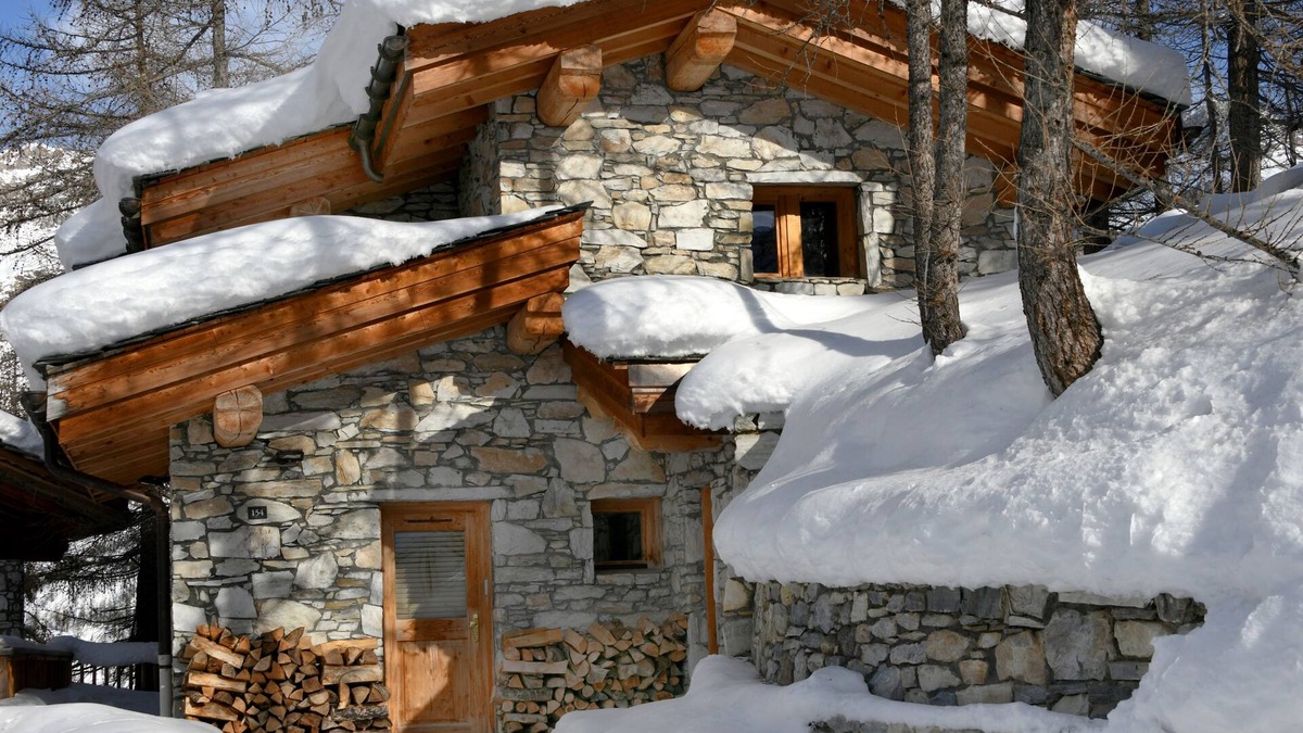 Val-d'Isere Ski Chalet | Access skis on foot, center of Val d'Isère on foot, space, calm and comfort -