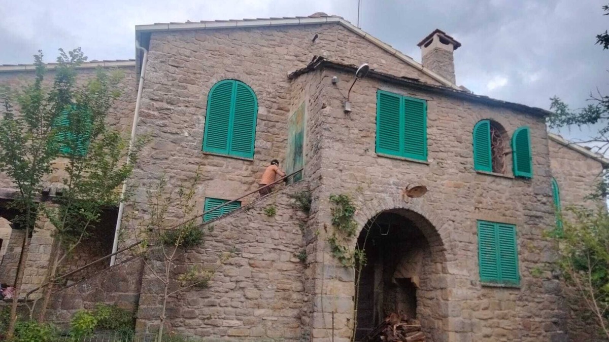 San Giustino Villa | Accogliente Casale Rustico 6 Camere + 5 Bagni Immerso Nelle Colline Umbre