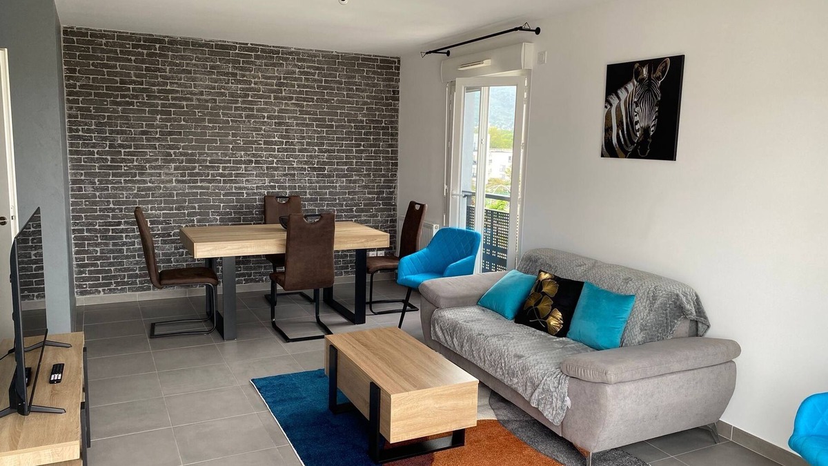 Saint-Genis-Pouilly Apartment | Accommodation near CERN, Switzerland and airport with private parking