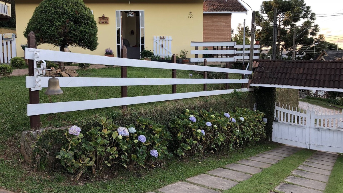 Vila Britania House | ACCOMMODATING HOUSE WITH FIREPLACE ON THE MOUNTAIN - GREAT PRICE! GREAT OPPORTUNITY!