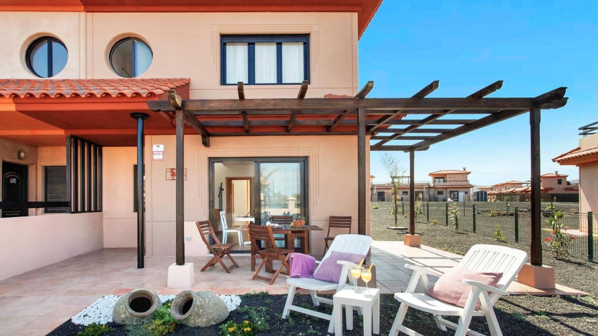 La Oliva Villa | Accommodation 'Casa Bonita Lajares Fuerteventura' with Sea View, Shared Pool and Wi-Fi