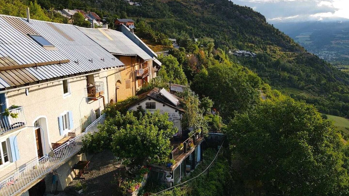Reotier Apartment | Accommodation in an old farmhouse with a splendid view
