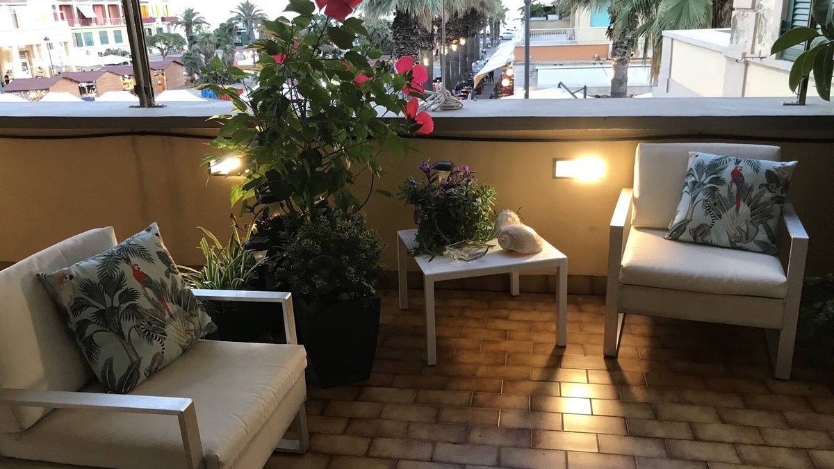 Quartiere XXXIV Lido di Ostia Levante Apartment | Accommodation in period building with a sea view terrace - in pedestrian zone