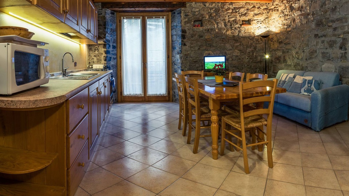 Zorzino Apartment | Accommodation on three floors in a castle in Zorzino, Pisa apartment