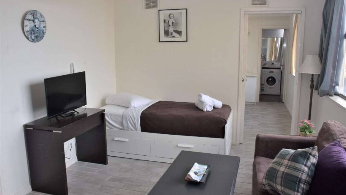 Darlinghurst Apartment | Accommodation Sydney | Hyde Park One-Bedroom Top Floor Apartment with City View