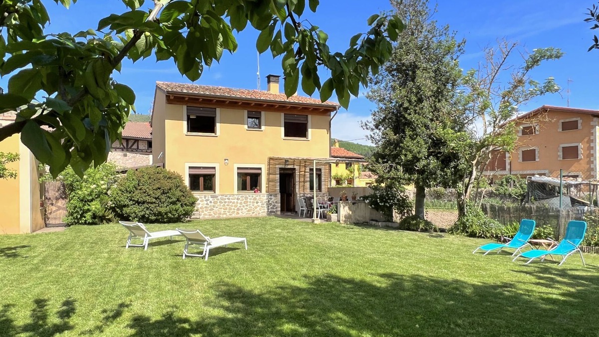 Santurde Ski Chalet | Acebal Rural House, High Tourism CR.107