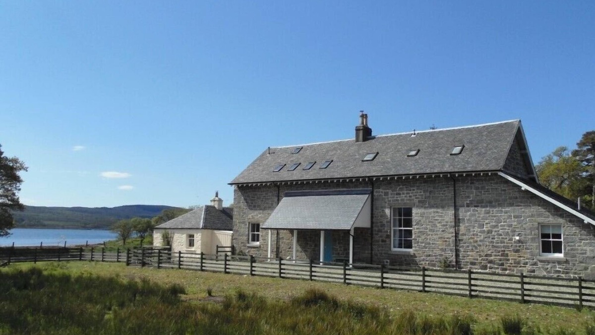 Tarbert Cottage | ACHAGLACHGACH STABLES, pet friendly, with open fire in Tarbert