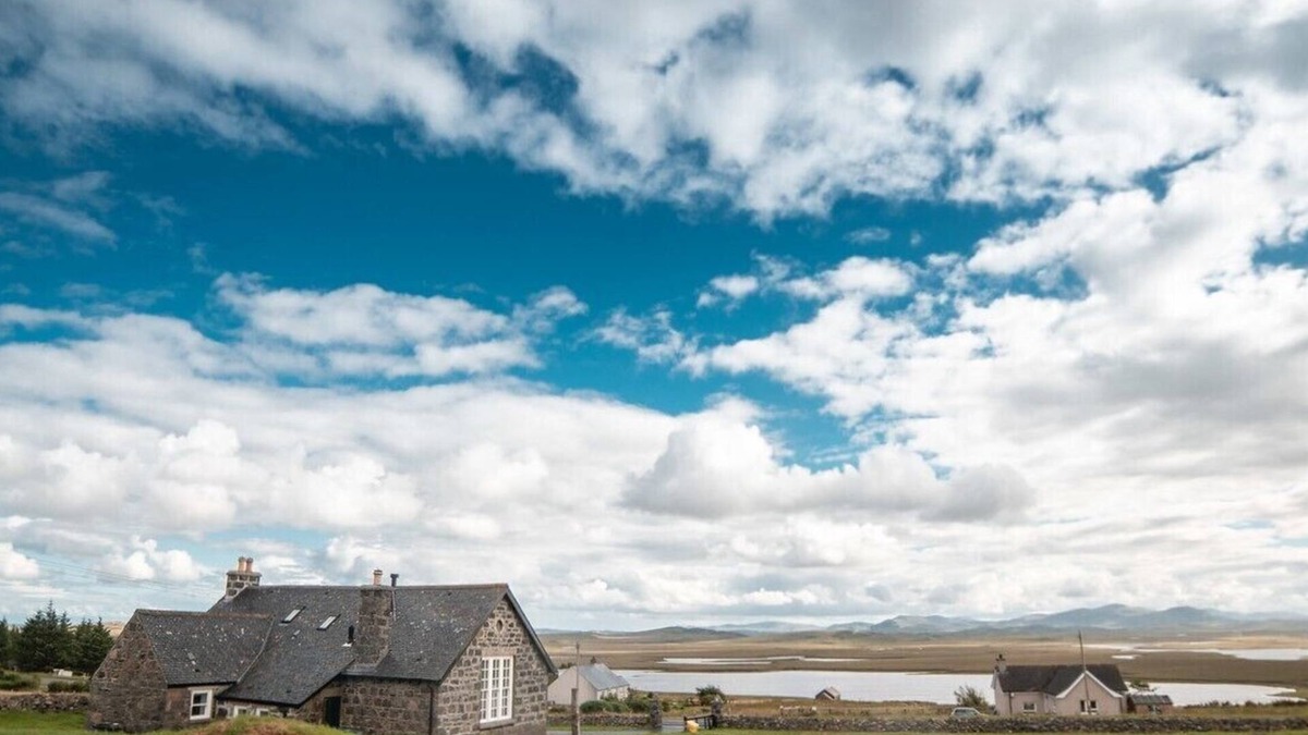 Isle of Lewis Cottage | ACHMORE SCHOOLHOUSE, family friendly, with a garden in Stornoway