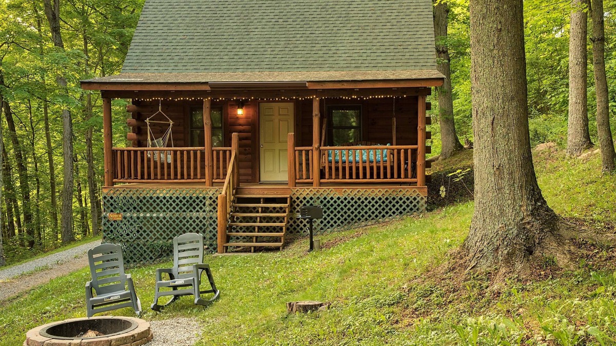 New Plymouth Cabin | Acorn Cabin near Ash Cave