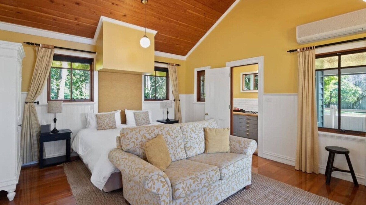 Rhyll Apartment | Acorn Studio at Oaktree Lodge