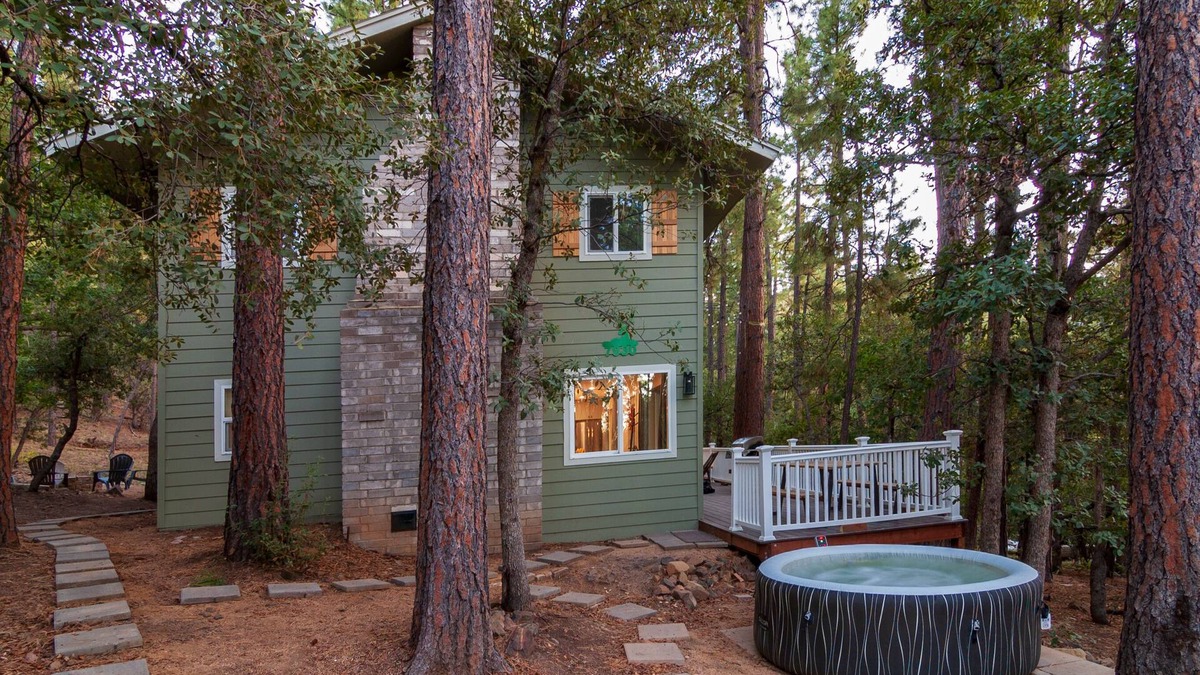 Prescott Cabin | ♨ Acre Retreat w/HotTub ♨ Secluded in the National Forest ♨ 9mi to downtown ♨