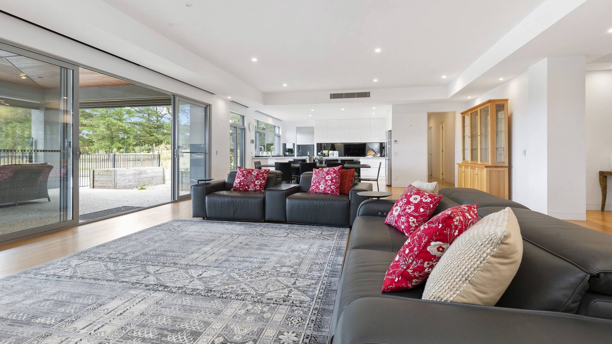 Hastings House | Acreage Farm Stay by Ready Set Stay- Grand House