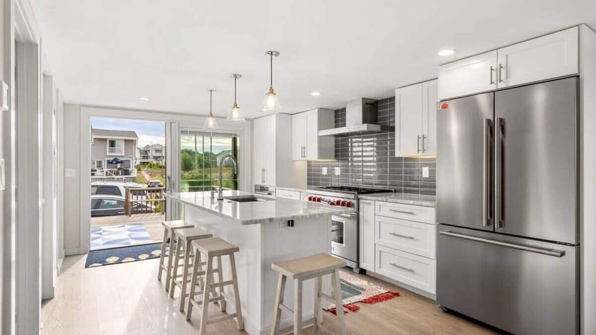 Newbury House | Across From Beach | High-End Home | "The Nest"