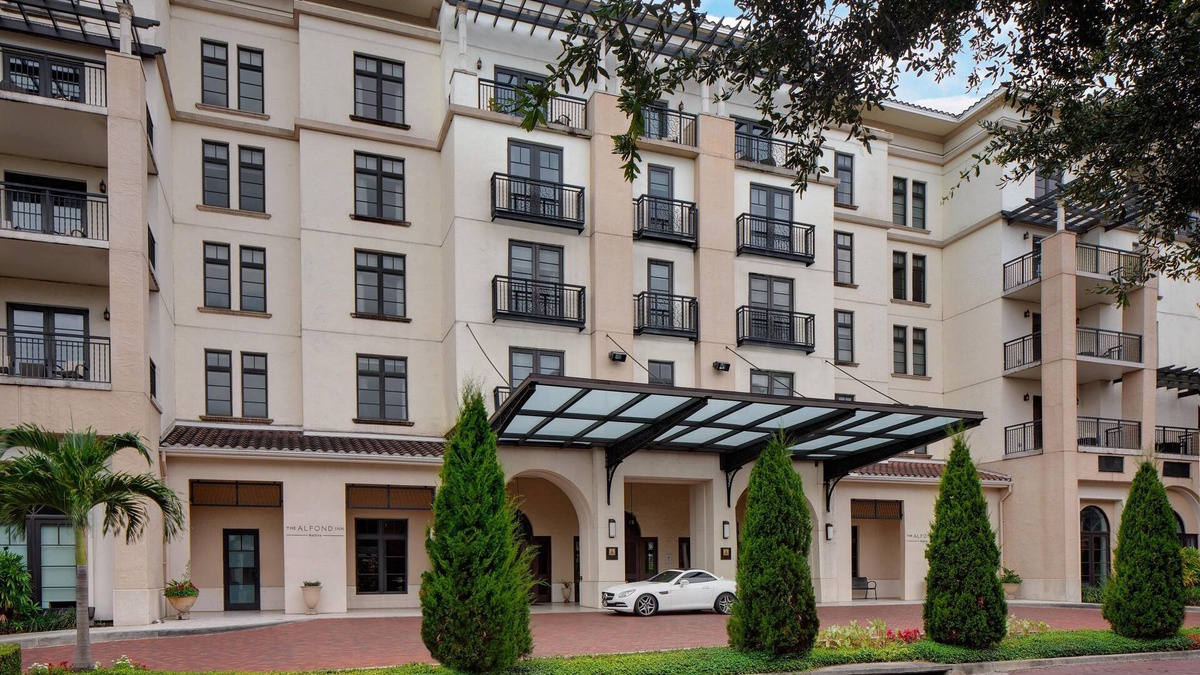 Winter Park Hotel | ADA Compliant Room in Award Winning Hotel w/Rooftop Pool - Close to Parks!