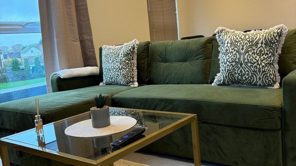 Runnymede Apartment | Addlestone - 15 mins to LHR