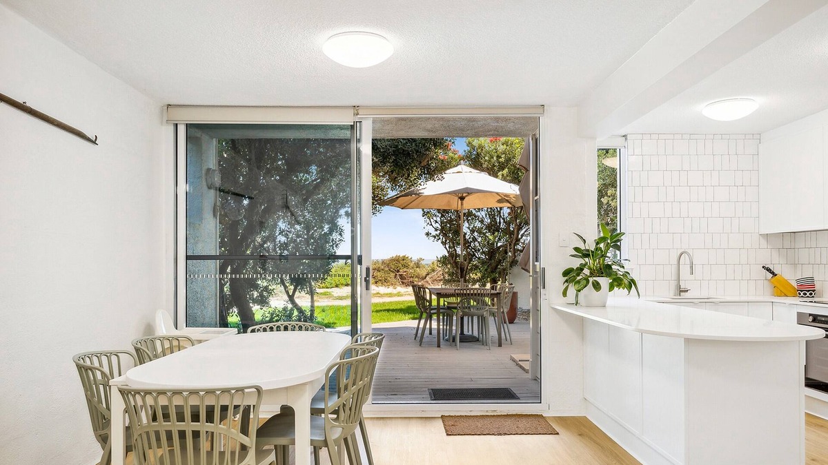 Semaphore Park House | Adelaide Beach Serenity