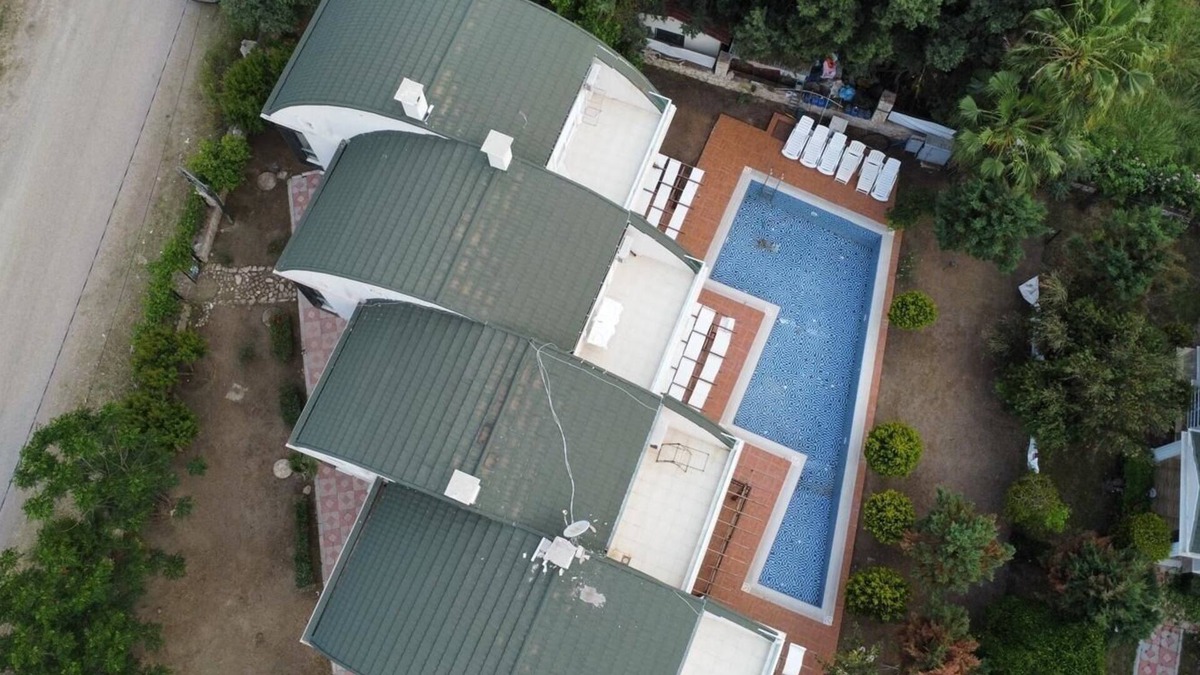 Karaoz Villa | Aden's Villas J3