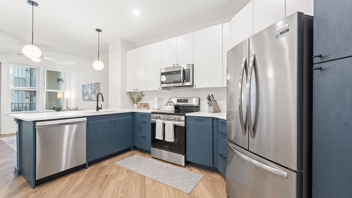 Monroe Ward Apartment | Admirable Comfort 1-Bedroom Apartment - Downtown RVA - Pool, Gym & Parking