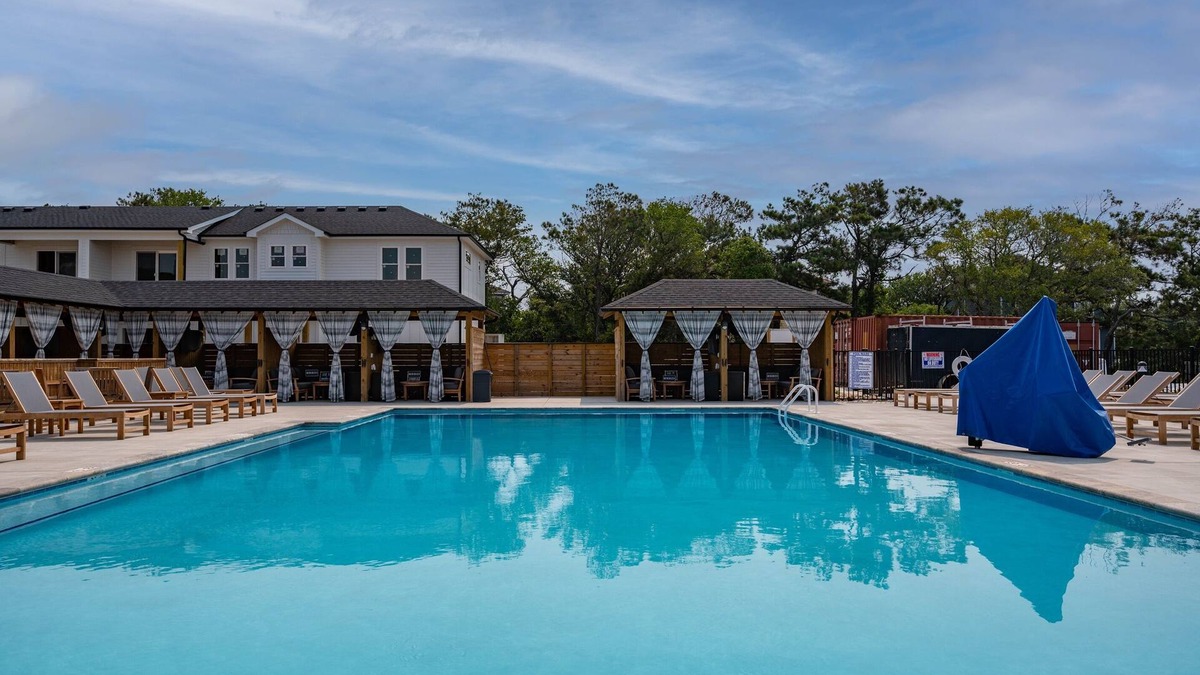 Corolla Light House | Admiral's Abode - Fully Loaded! Walk to the beach, Dogs ok!, Huge SW Pool!