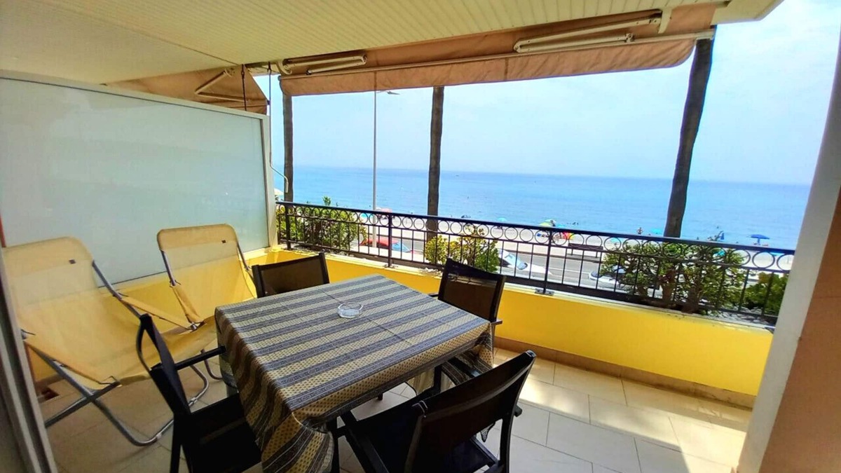 Menton Apartment | Admiral - Three-room apartment facing the sea