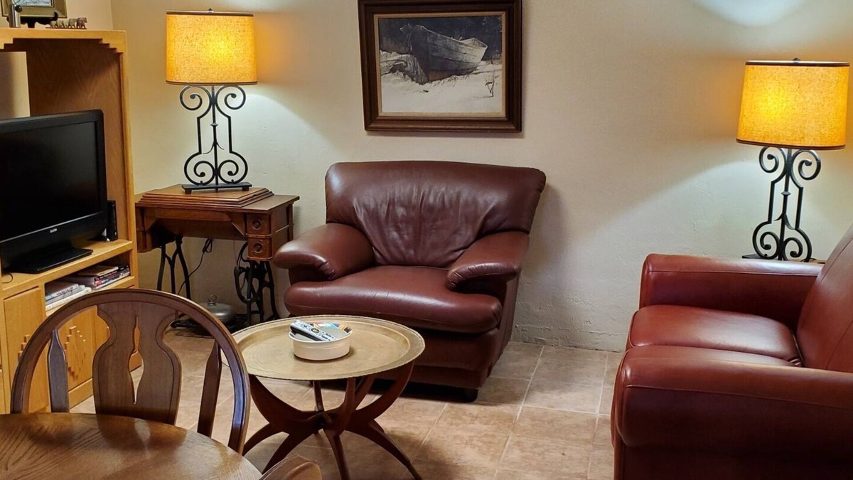 Tyrone House | Adobe casita in country setting