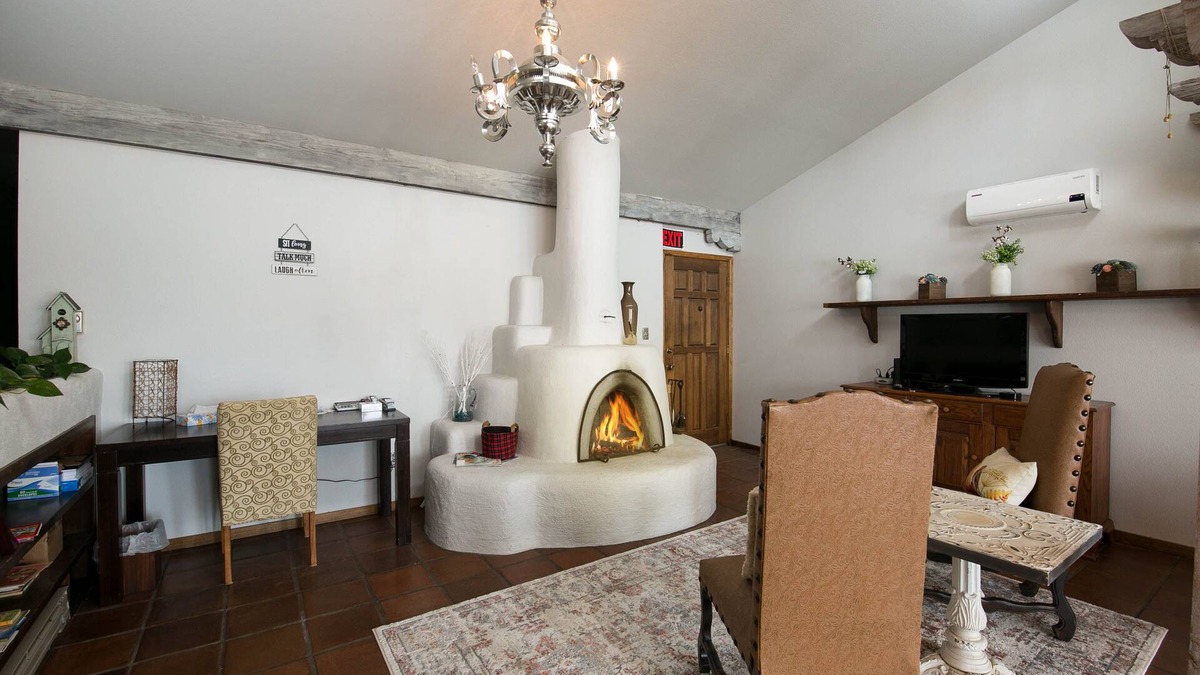 Buena Vista House | Adobe Inn - Pet Friendly and Right in Town!