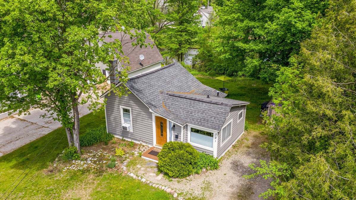 Milford House | Adorable studio on the Huron River in the Village of Milford.