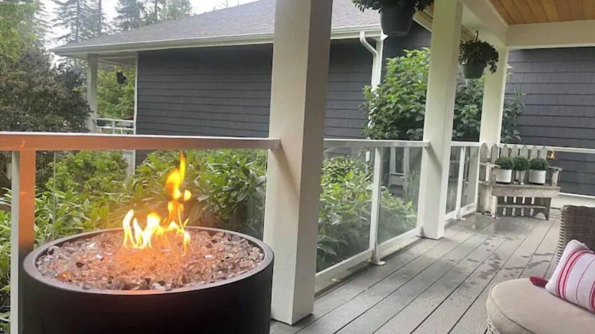 Anacortes House | Adorable 1 bed Guest House w/cozy elec. fireplace