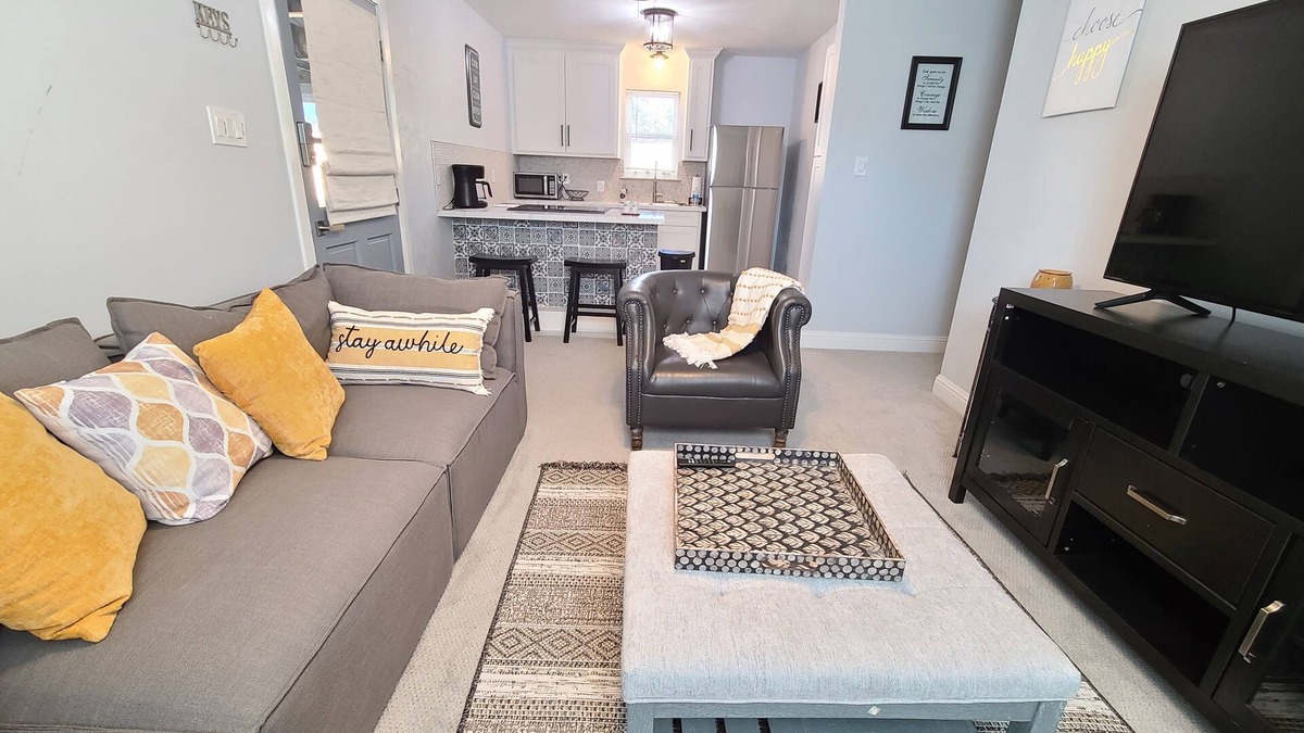Dallas Apartment | Adorable 1- bedroom guesthouse with free parking