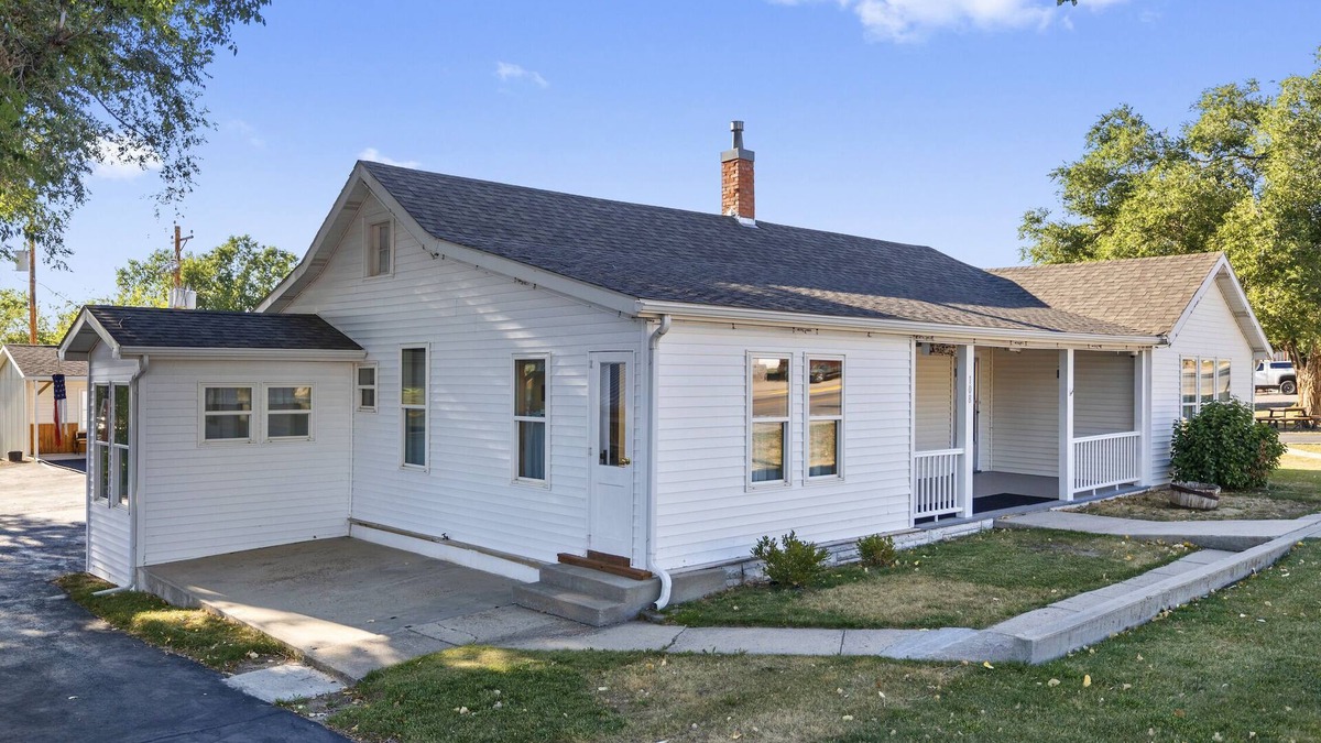 Moorcroft House | Adorable 2 bed, 2 bath, historical home in Moorcroft, Wyoming!