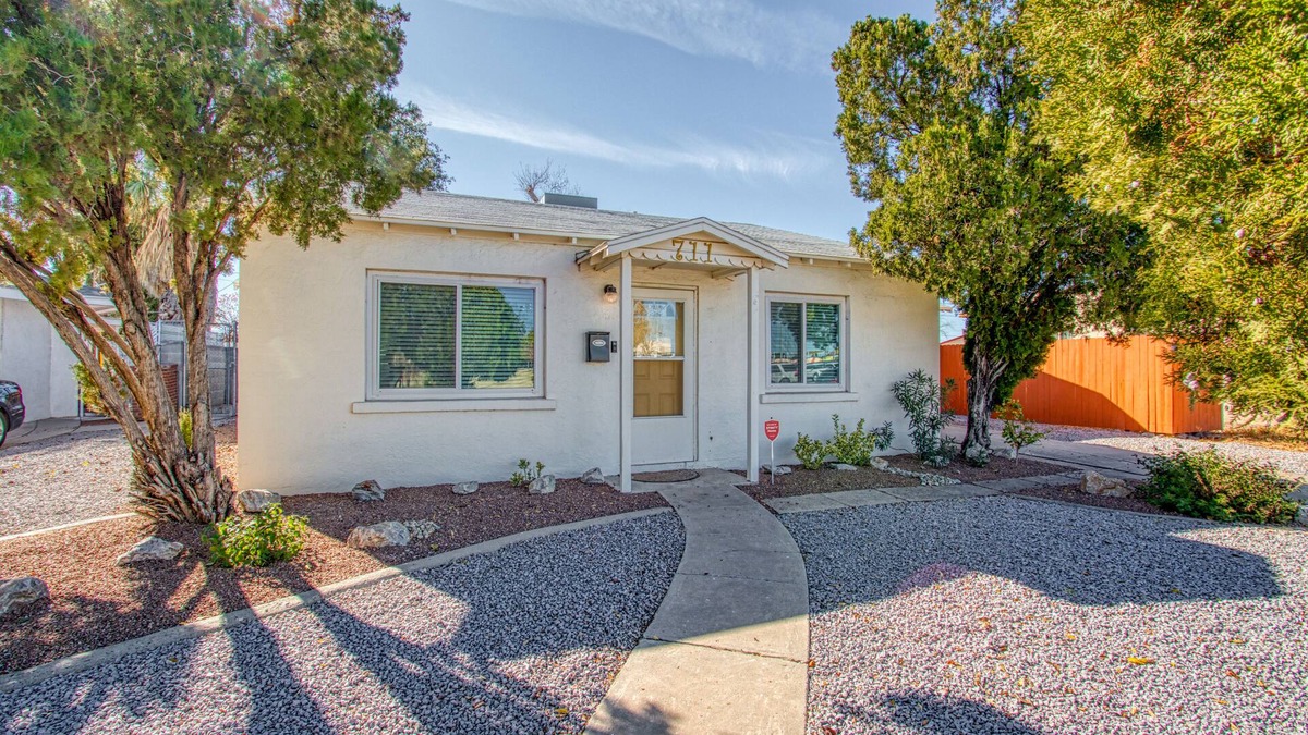 Las Cruces House | Adorable 2 BR at the heart of town!