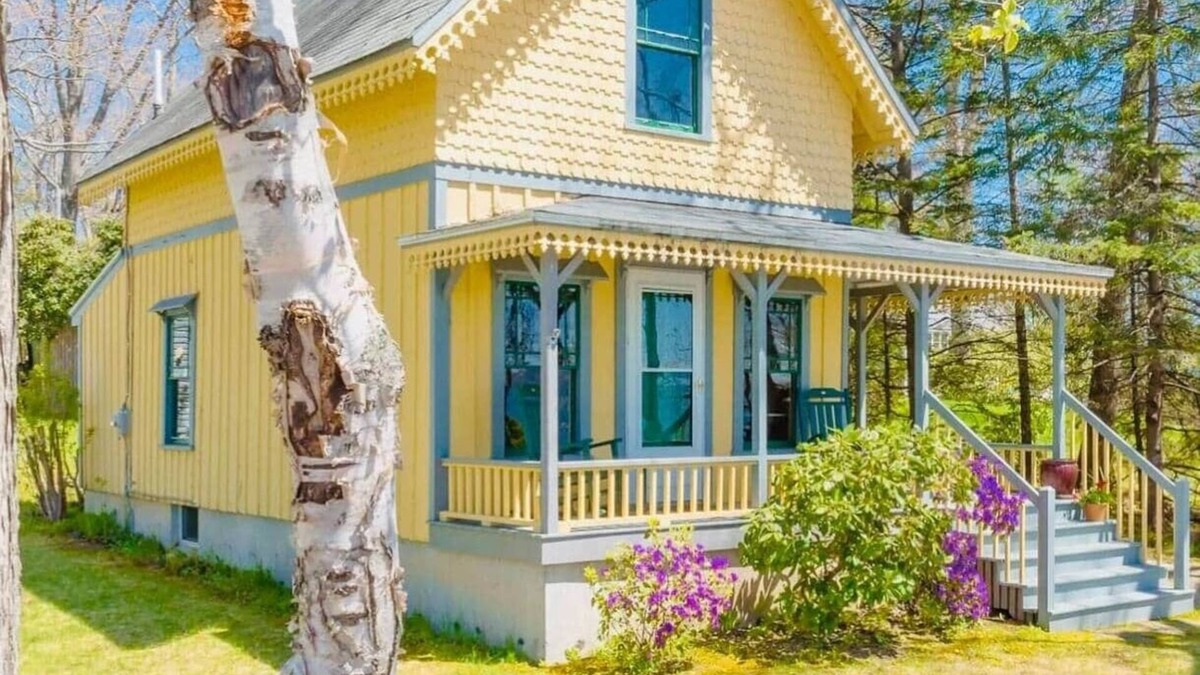 Mid-Coast and Islands House | Adorable, 3 bedroom, 1 bath ocean side cottage!