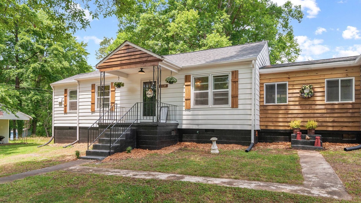 Eden House | Adorable 3 bedroom home in the heart of Eden!