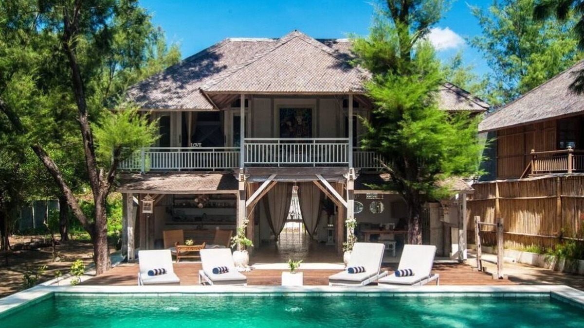 Gili Trawangan Villa | Adorable 4BR Villa - Gili Trawangan! 1Min Walk To The Beach! W/Swimming Pool!