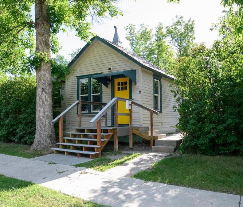 Great Falls House | Adorable and Cozy Bungalow