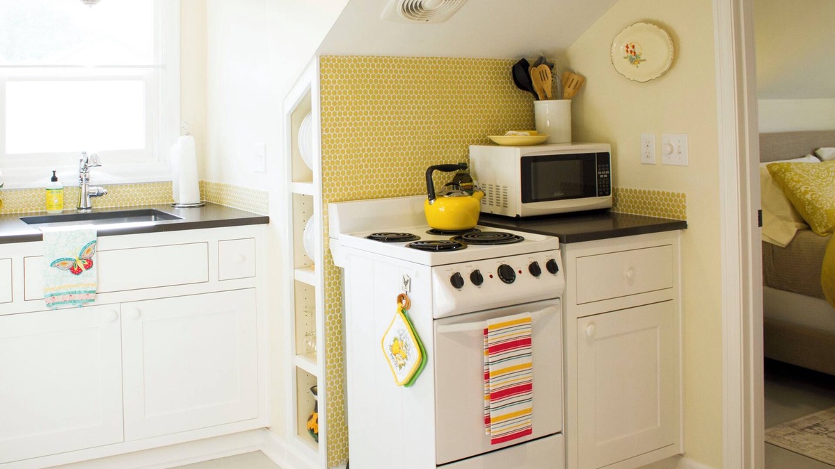 Newberg Apartment | Adorable attic cottage in the heart of Oregon Wine Country.