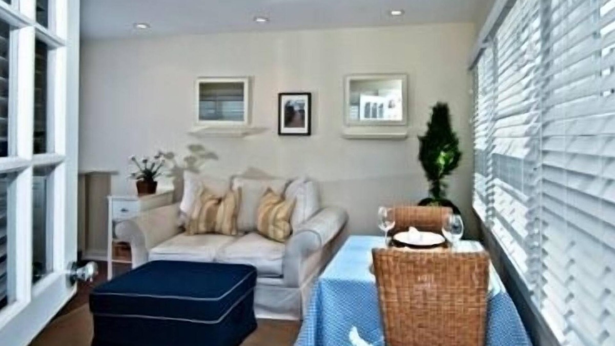 Venice Canals Cottage | Adorable Beach Cottage 1 Bl to Venice Beach-Bikes+Boats+Wifi+BBQ+Patio