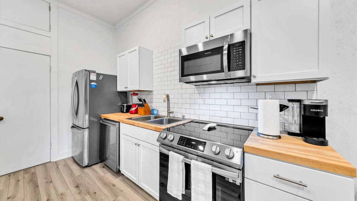 Gulfview Heights Cottage | ADORABLE Carriage house for two! Walk to the beach! 5 minutes to the beach!