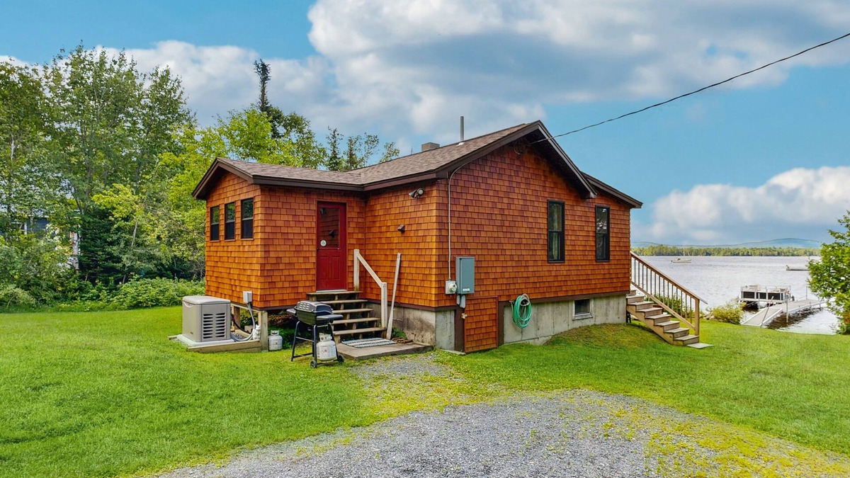 Greenville Cabin | Adorable Cottage on the Lake W/Shared Dock, Full Kitchen, Firepit, & Hiking