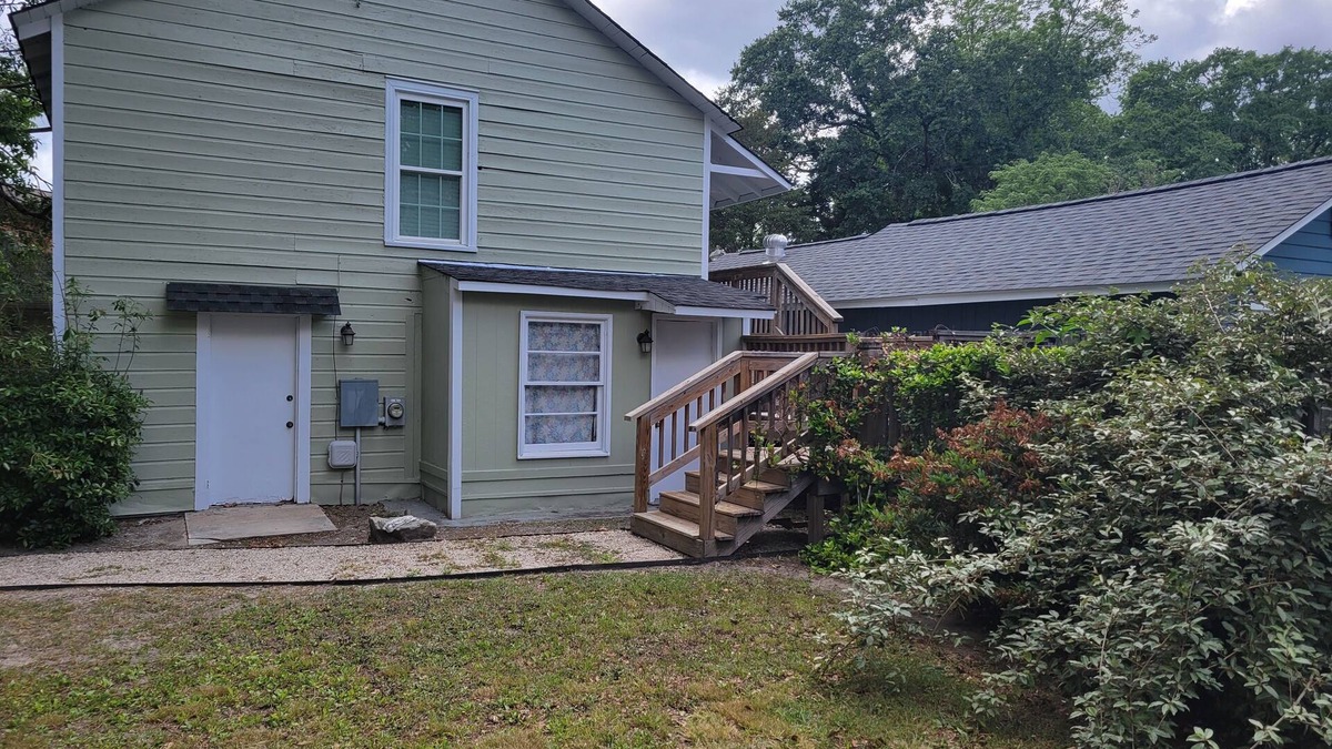 Lumberton Cottage | Adorable cottage in lovely gated property on beautiful Elm lined main street